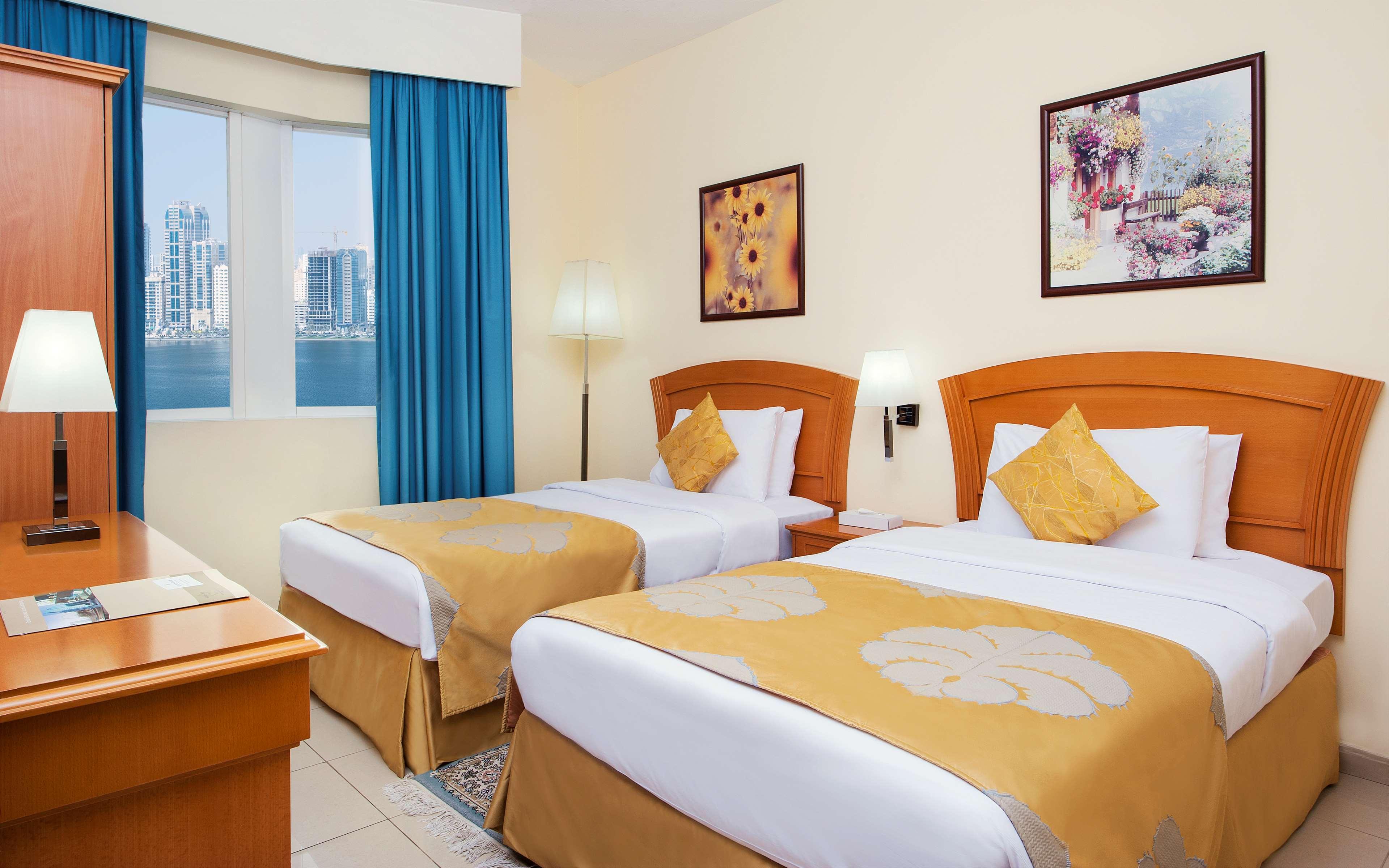 Golden Tulip Sharjah 아파트 호텔 외부 사진