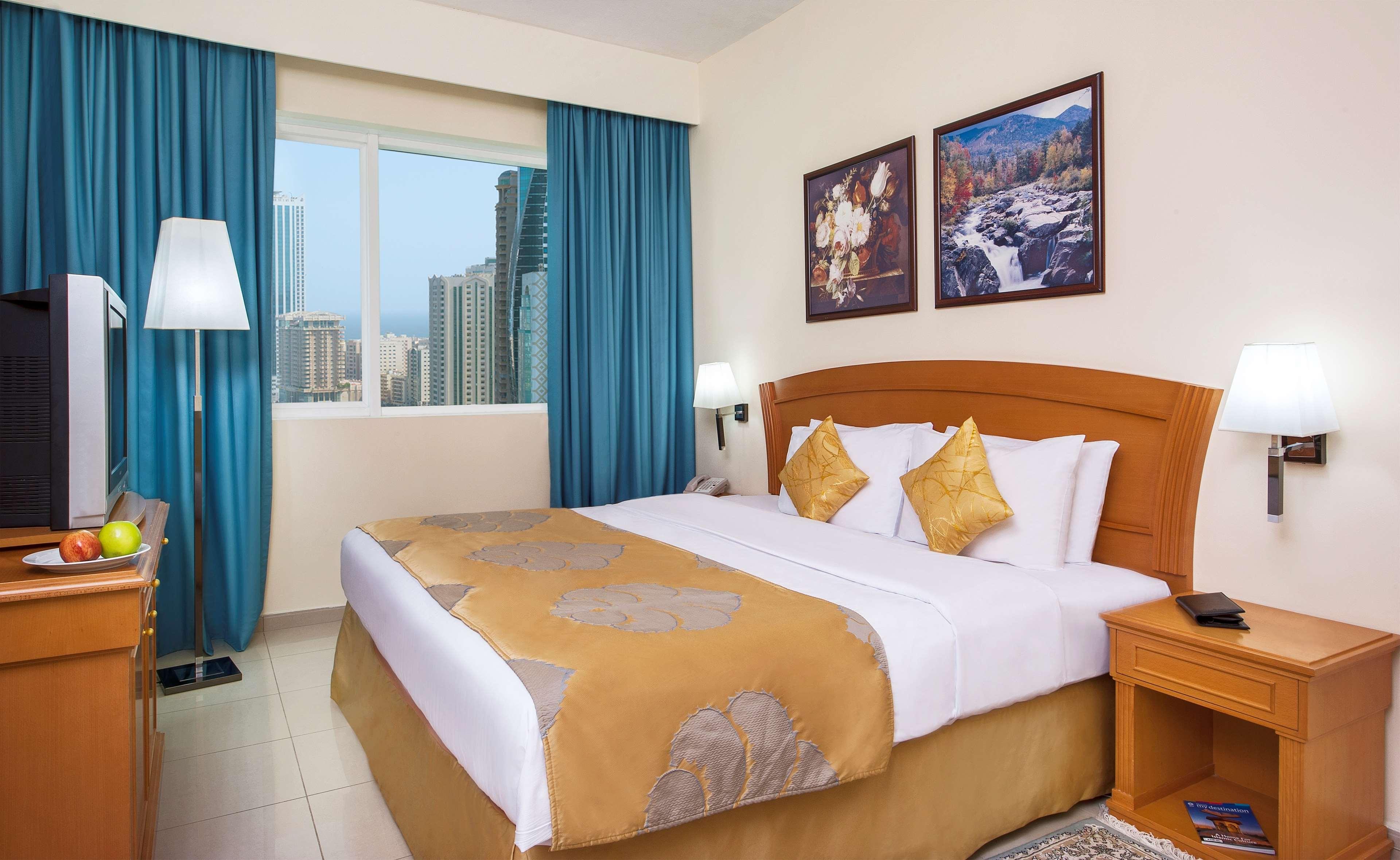 Golden Tulip Sharjah 아파트 호텔 외부 사진