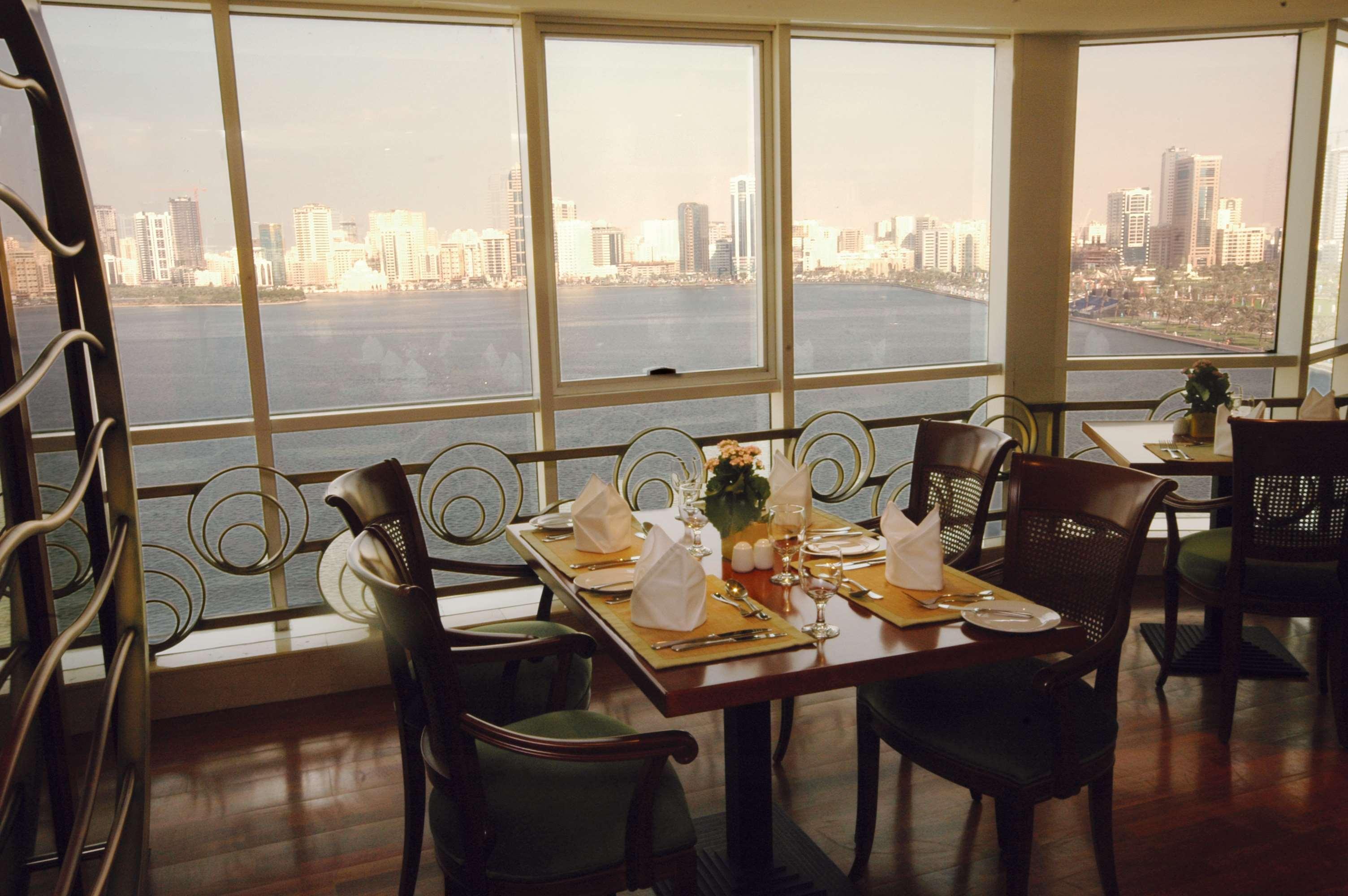Golden Tulip Sharjah 아파트 호텔 외부 사진