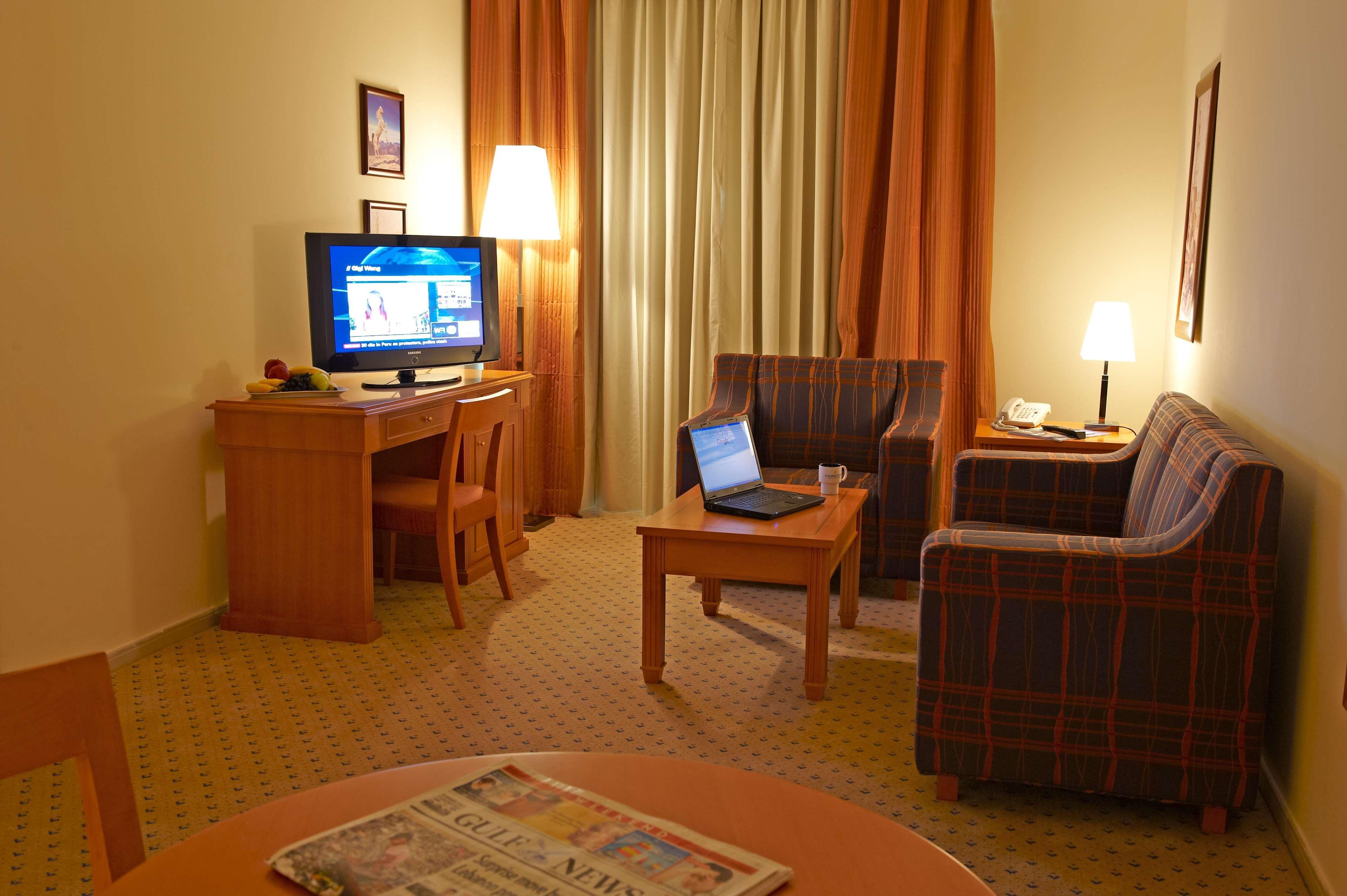 Golden Tulip Sharjah 아파트 호텔 외부 사진