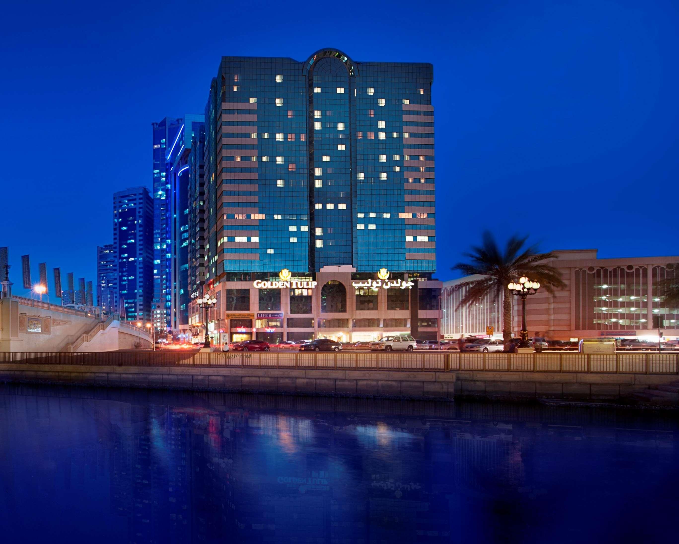 Golden Tulip Sharjah 아파트 호텔 외부 사진