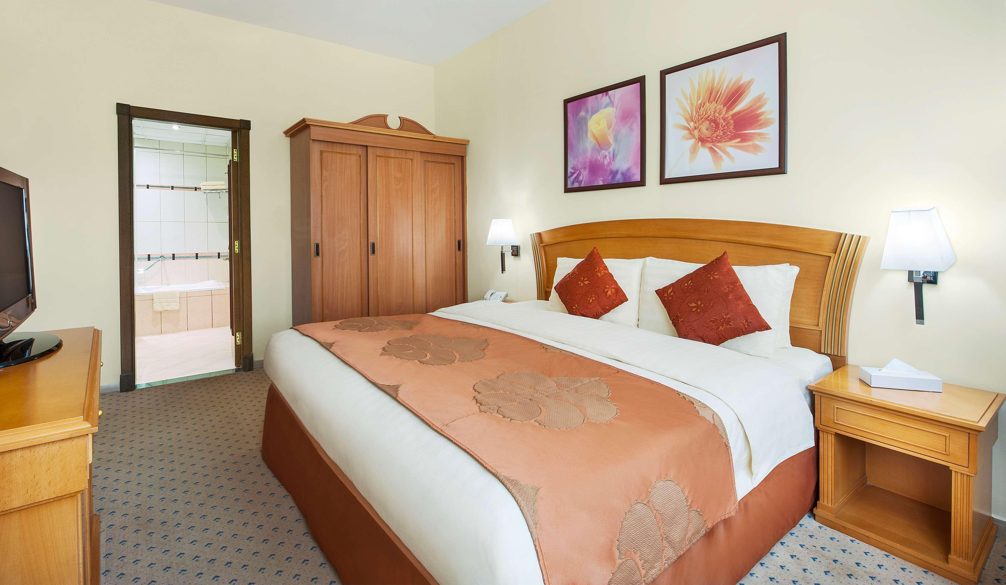 Golden Tulip Sharjah 아파트 호텔 외부 사진