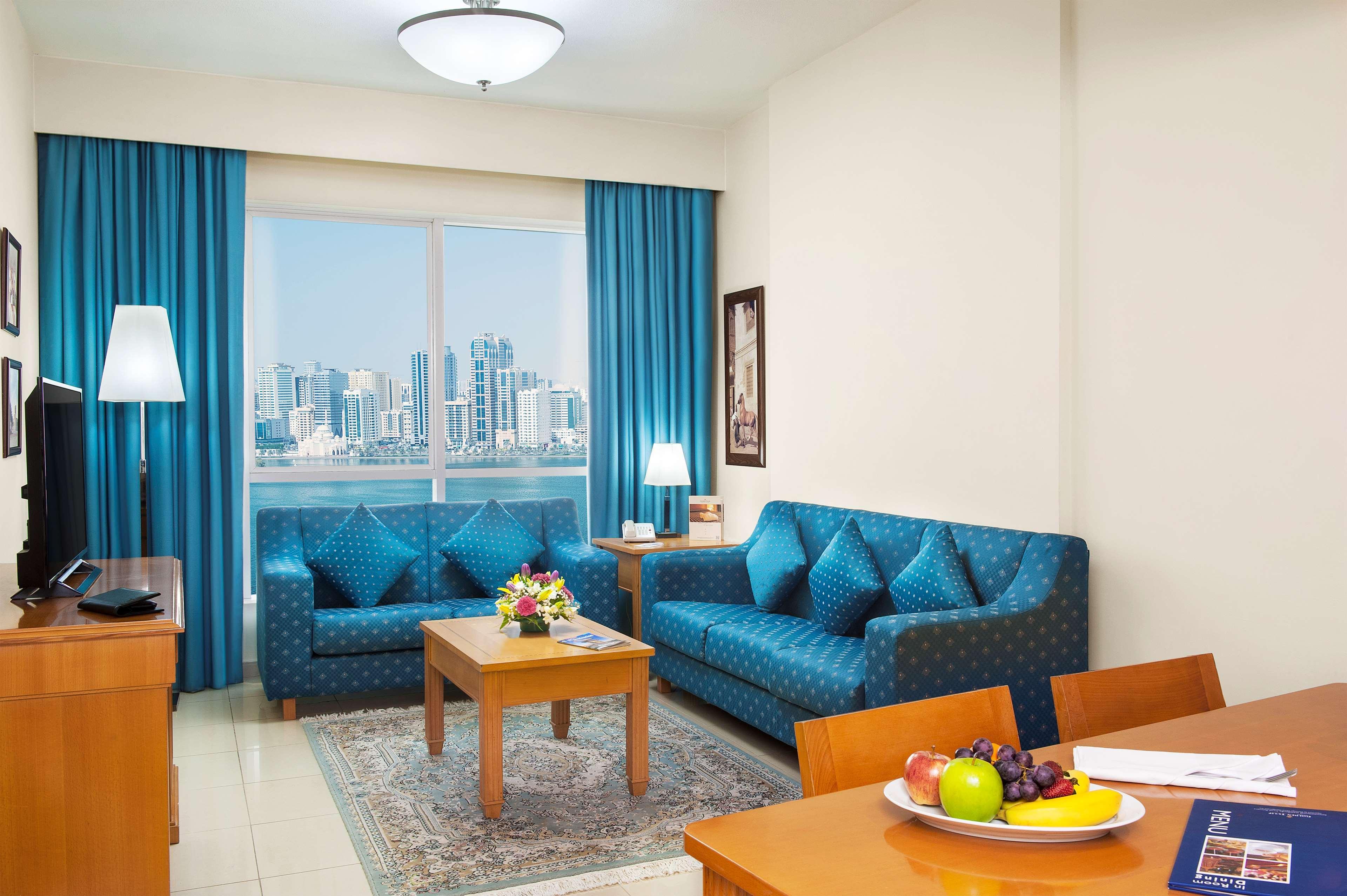 Golden Tulip Sharjah 아파트 호텔 외부 사진