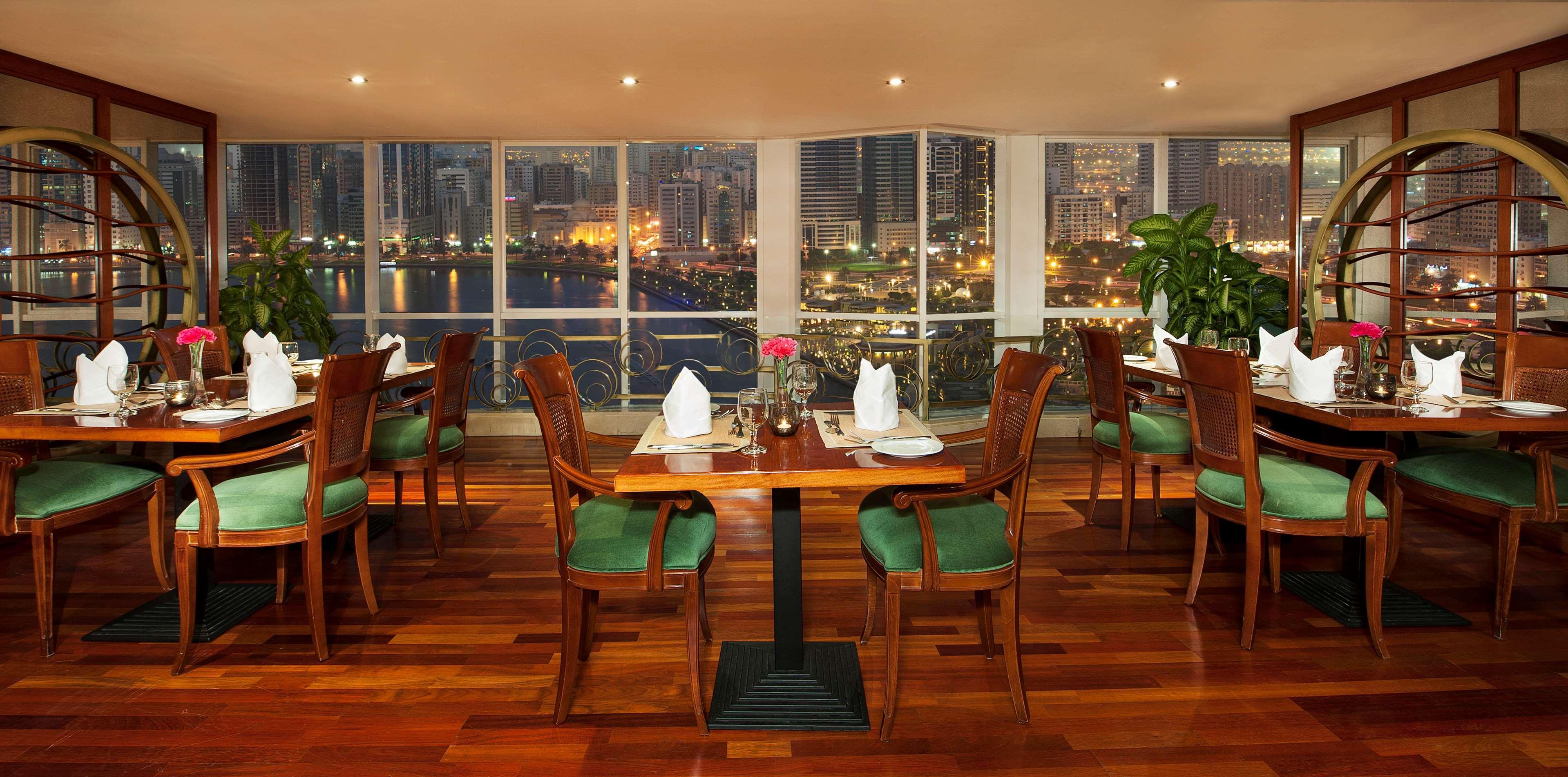 Golden Tulip Sharjah 아파트 호텔 외부 사진