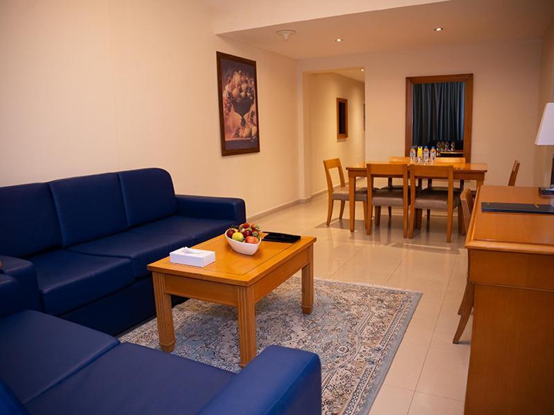 Golden Tulip Sharjah 아파트 호텔 외부 사진