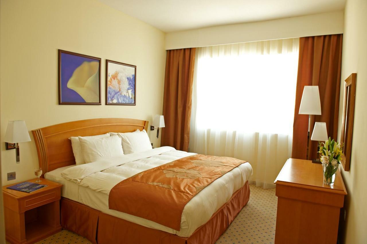 Golden Tulip Sharjah 아파트 호텔 외부 사진