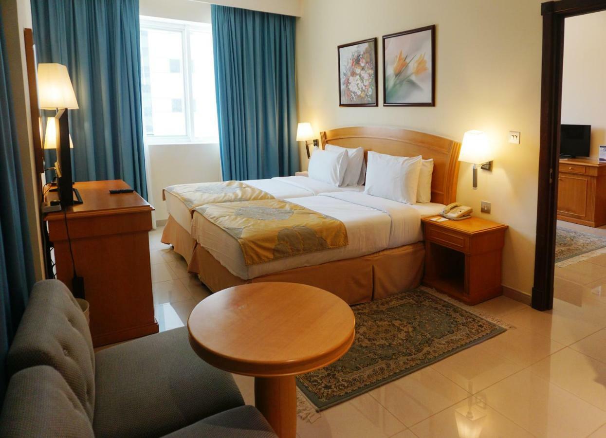 Golden Tulip Sharjah 아파트 호텔 외부 사진