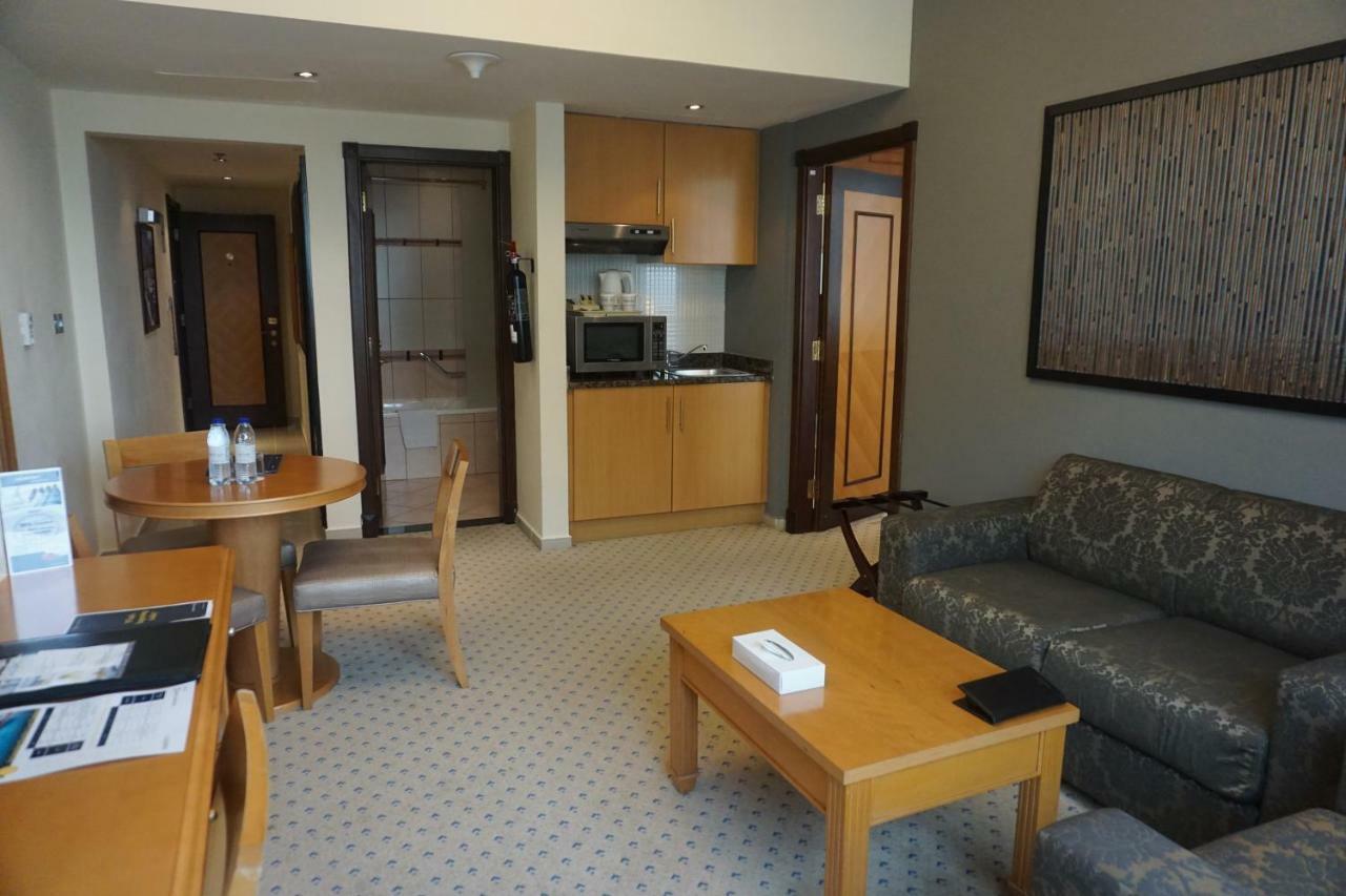 Golden Tulip Sharjah 아파트 호텔 외부 사진