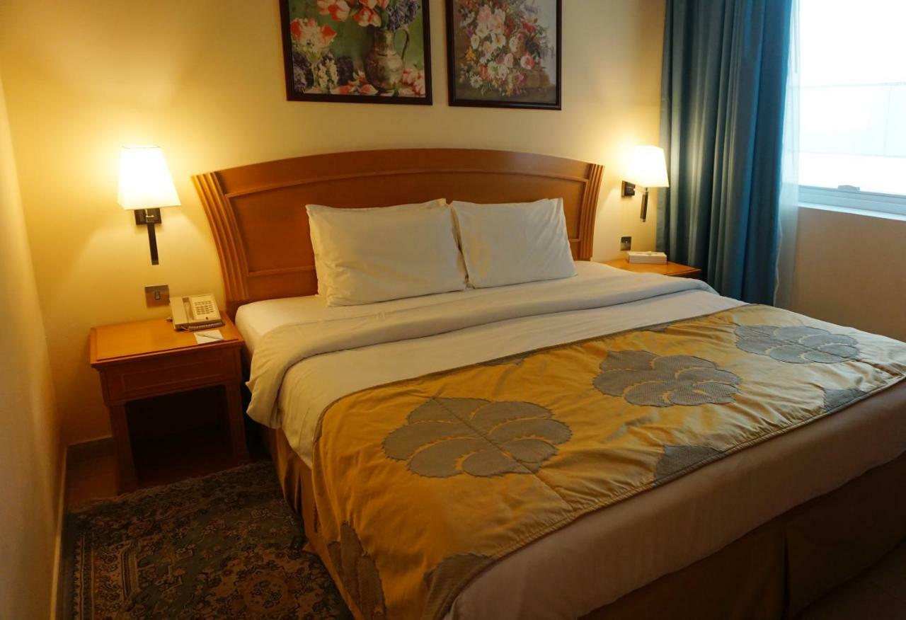 Golden Tulip Sharjah 아파트 호텔 외부 사진