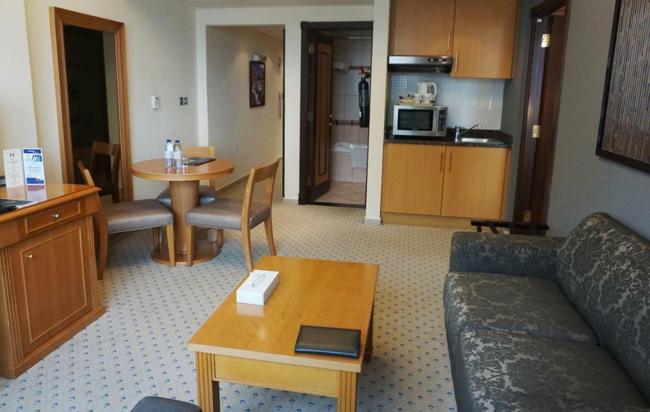 Golden Tulip Sharjah 아파트 호텔 외부 사진