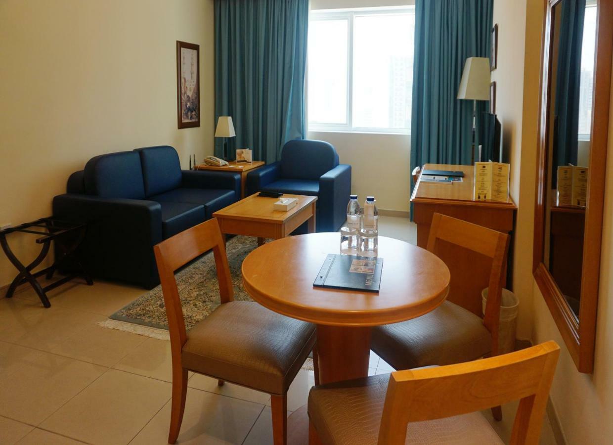 Golden Tulip Sharjah 아파트 호텔 외부 사진