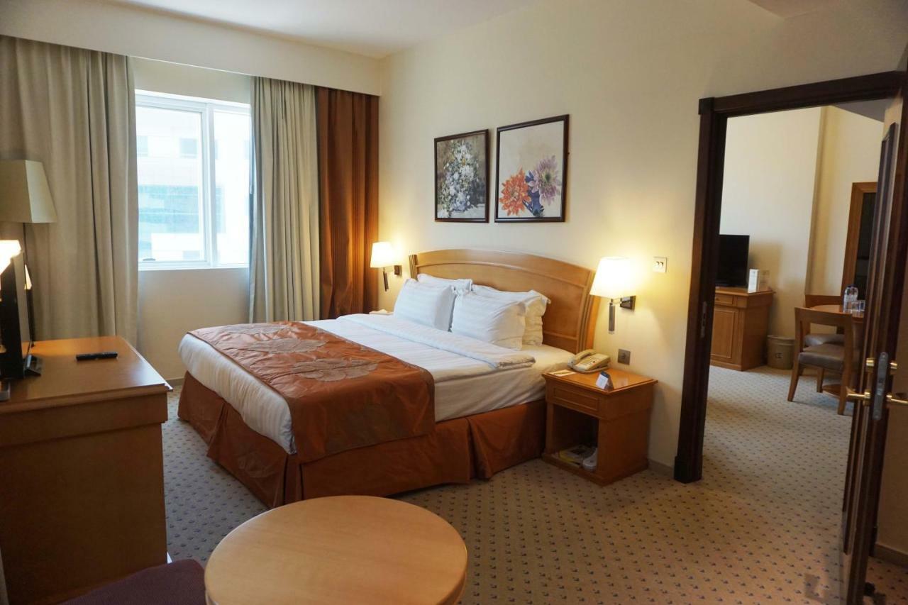 Golden Tulip Sharjah 아파트 호텔 외부 사진