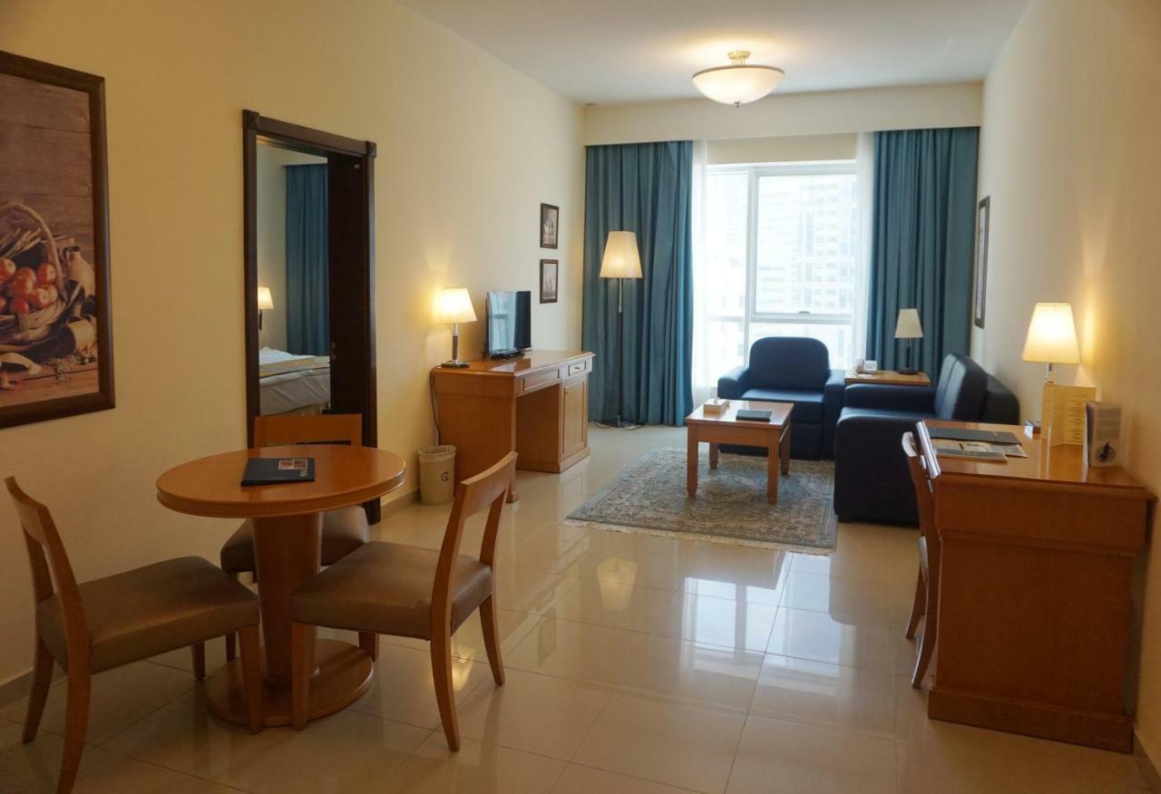 Golden Tulip Sharjah 아파트 호텔 외부 사진