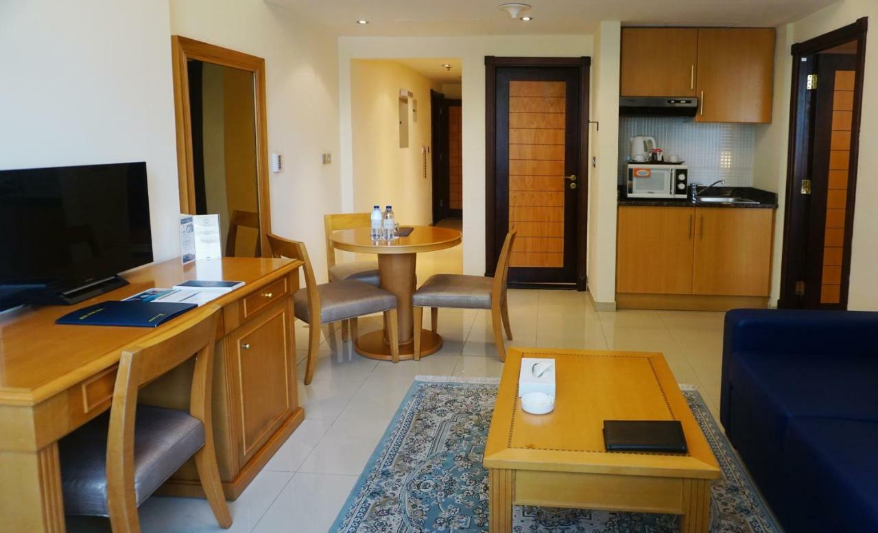 Golden Tulip Sharjah 아파트 호텔 외부 사진